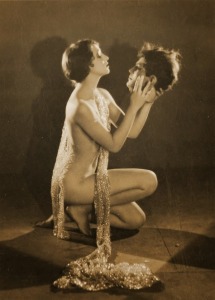Photographie de Edwin Bower Hesser - Kathryn Stanley comme la Reine de Salomé - 1926